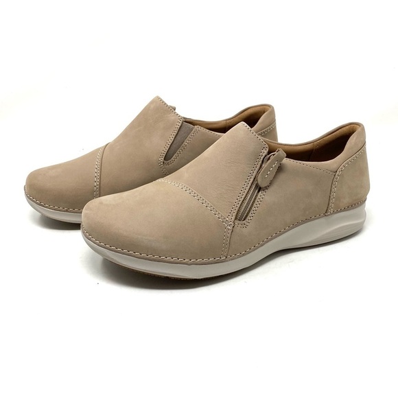 CLARKS Appley Zip Loafer in Sand Nubuck - Picture 3 of 8